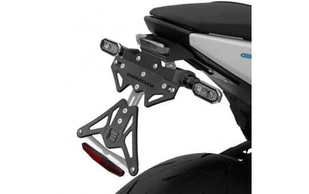 SUPPORT DE PLAQUE SUZUKI GSX 8S - POUR CLIGNOTANTS ORIGINE - BARRACUDA